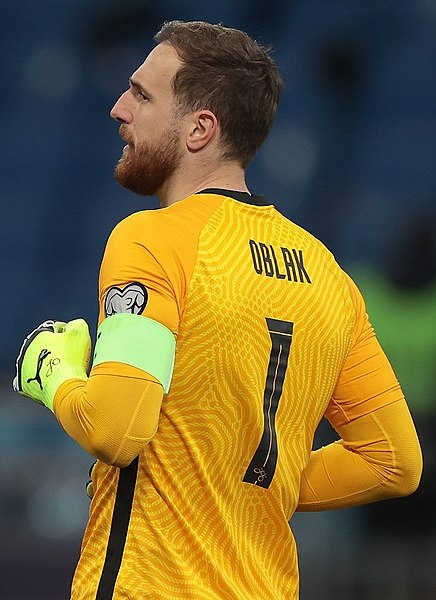 jan oblak playing for Atletico in 2021