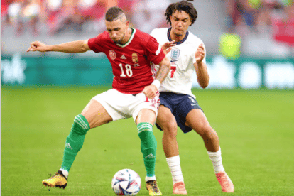 Wayne Rooney believes in struggling England duo