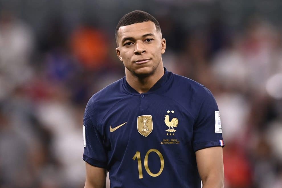 World Cup 2022: Gary Neville and Rio Ferdinand agree on only defender who can stop Kylian Mbappe