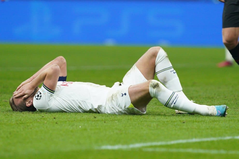 Gary Neville identifies the &lsquo;only option&rsquo; for Harry Kane if he wants to win trophies