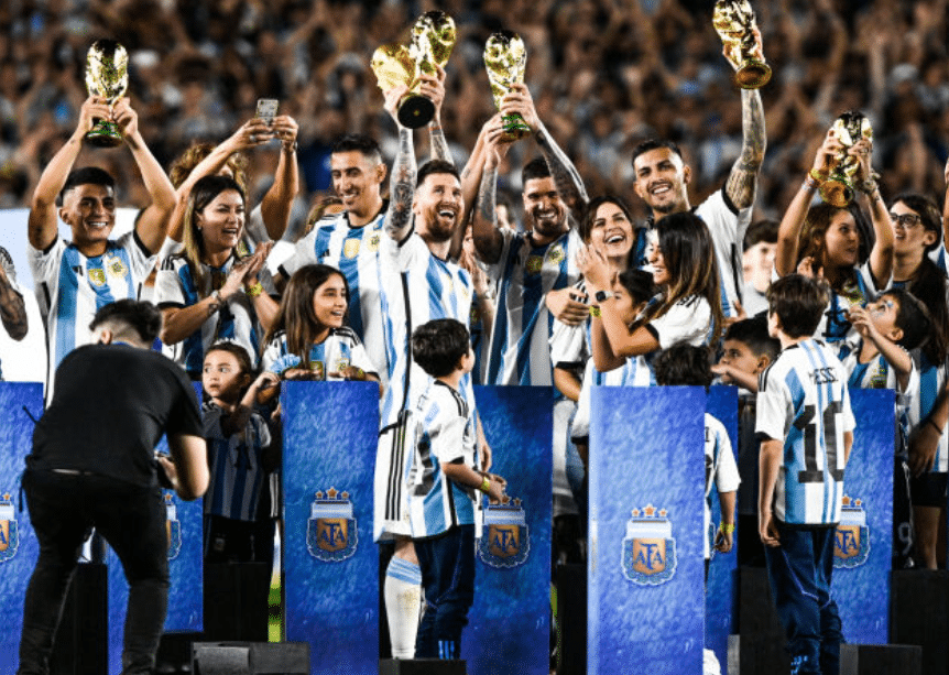 Lionel Messi Hits Yet Another High on Argentina&rsquo;s Return Home
