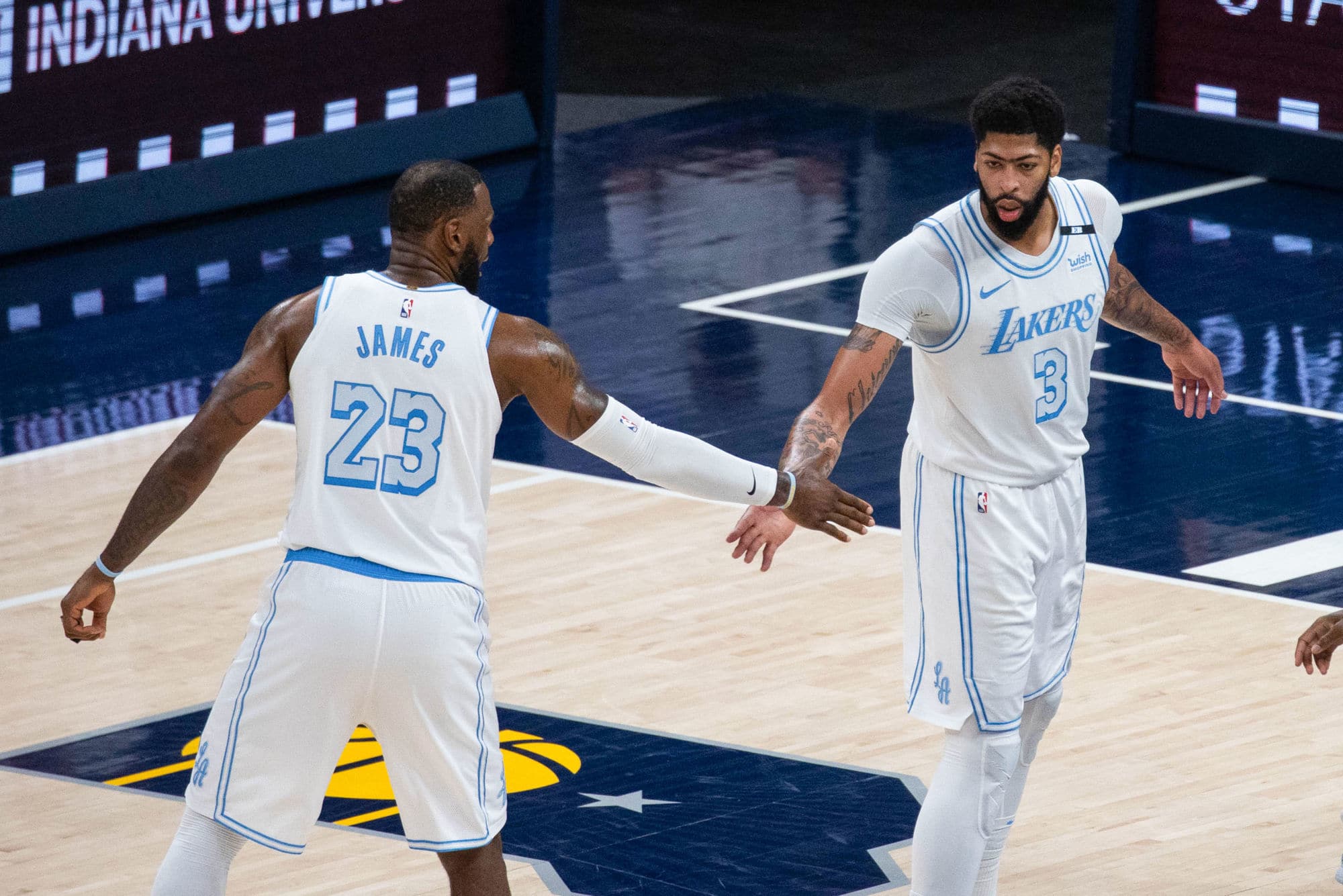 is-davis-playing-tonight