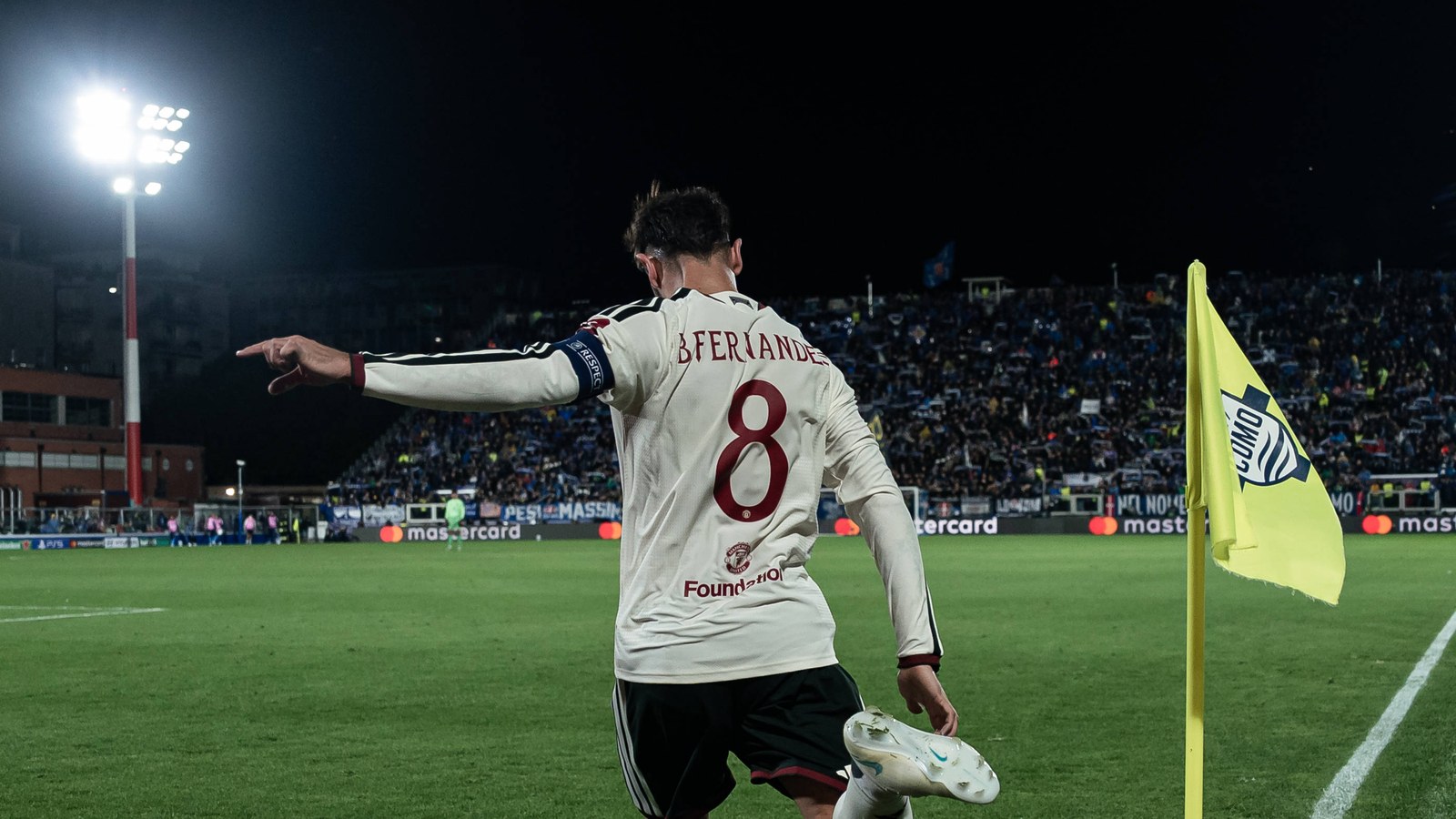 Press or run? Fernandes and Carrick give different accounts of the Como collapse